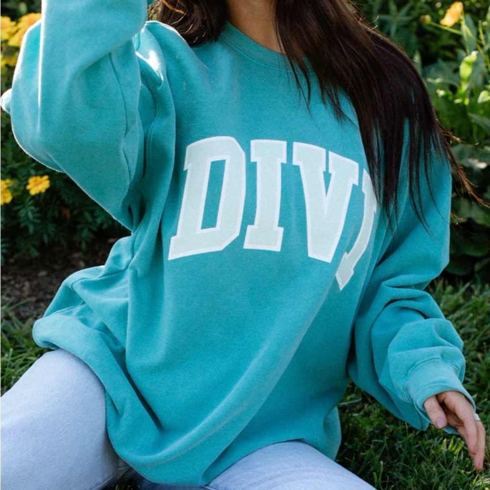 DIVI Oversized Crewneck